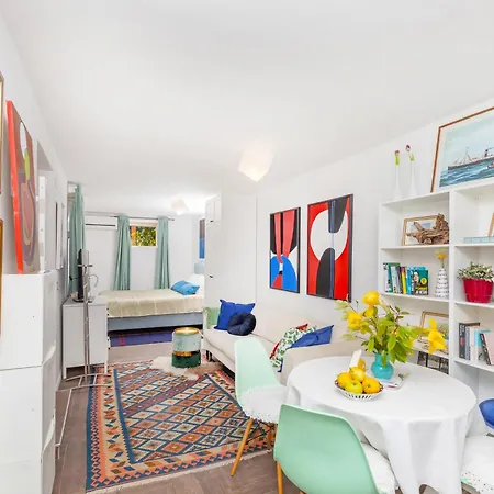 Apartment Art Gateway
